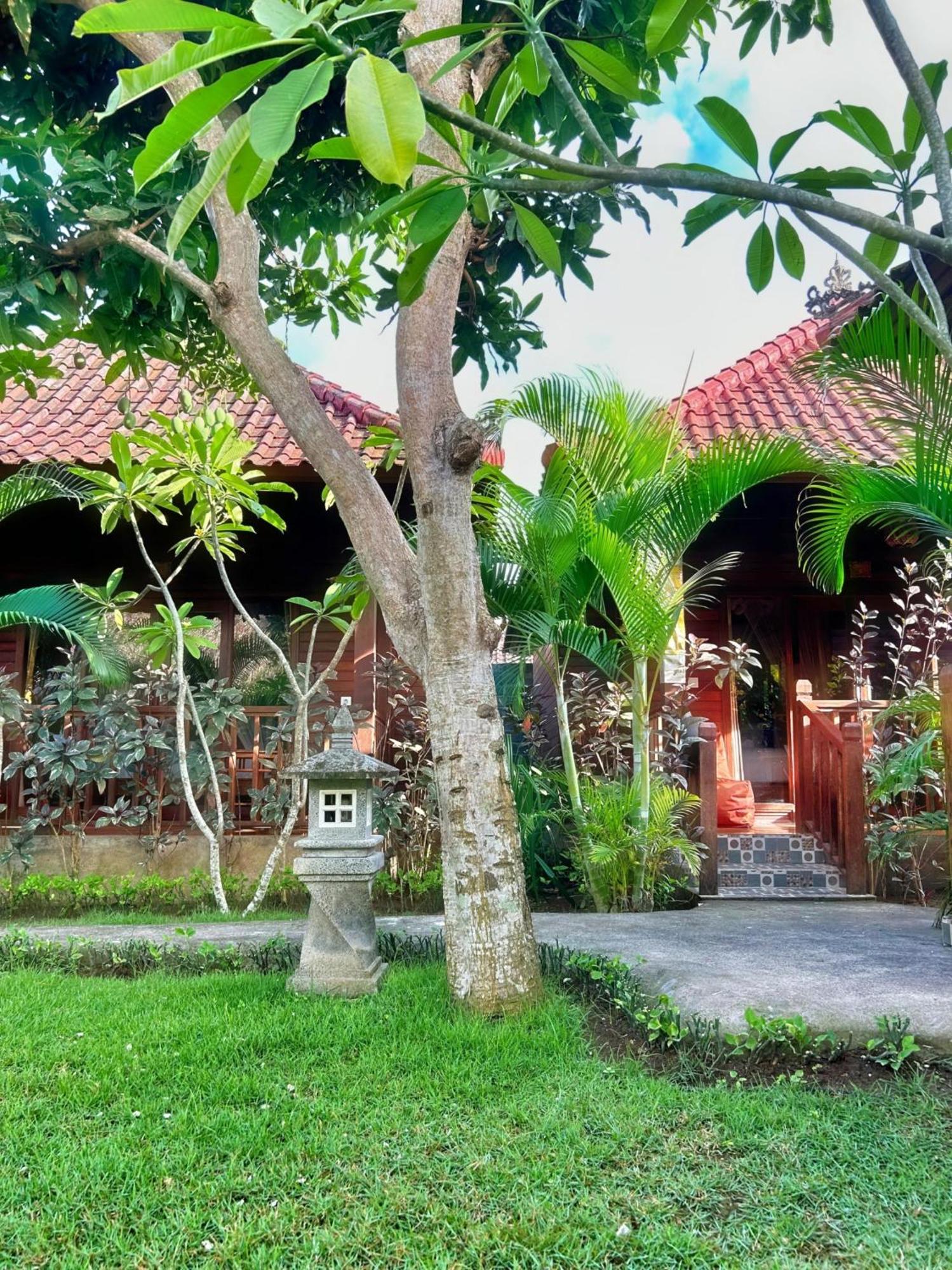 Island Garden Huts Lembongan Bed and Breakfast Eksteriør billede